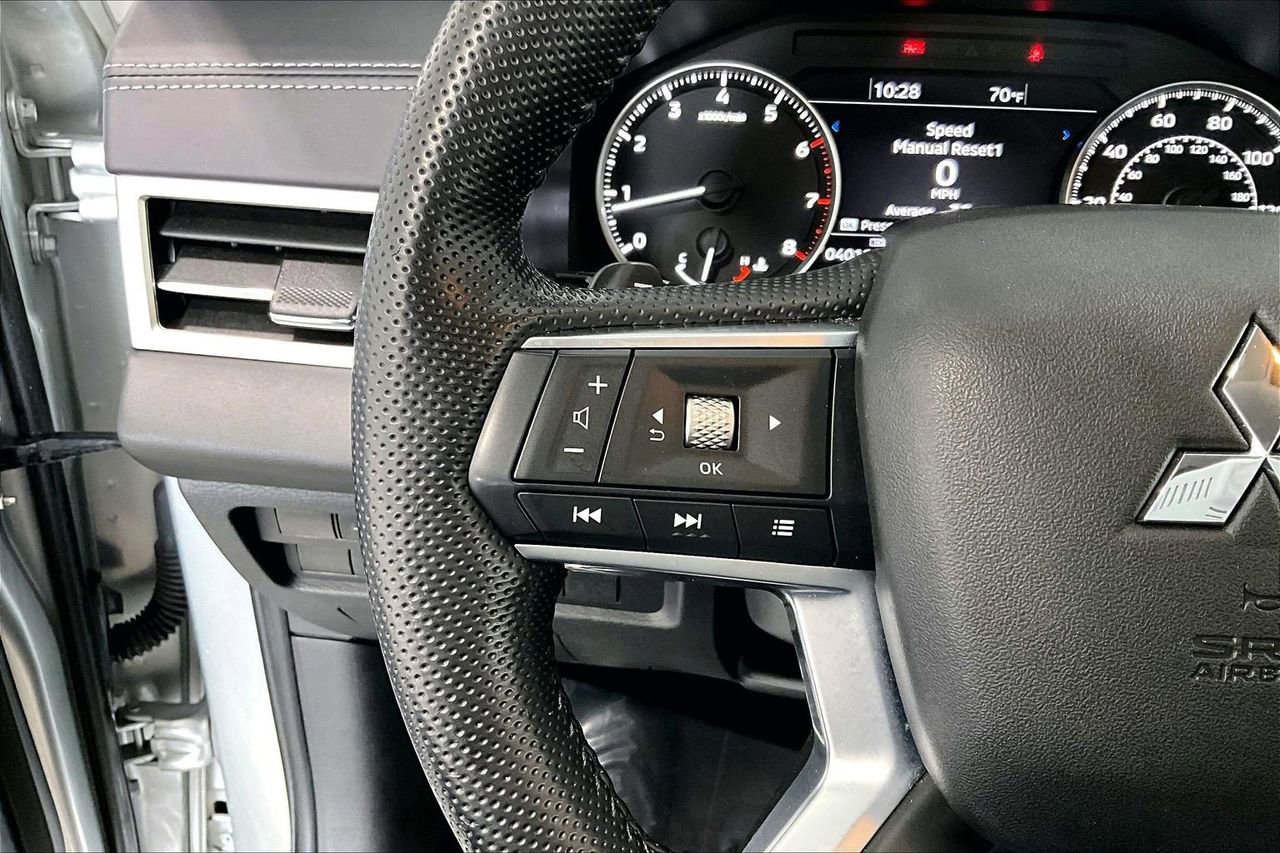 Used 2023 Mitsubishi Outlander SE image 21