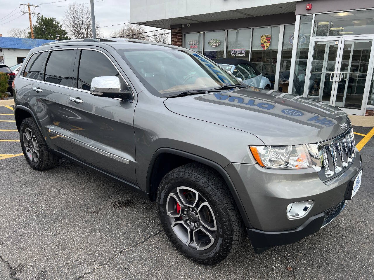 Used 2011 Jeep Grand Cherokee Overland Summit AWD/4WD image 4
