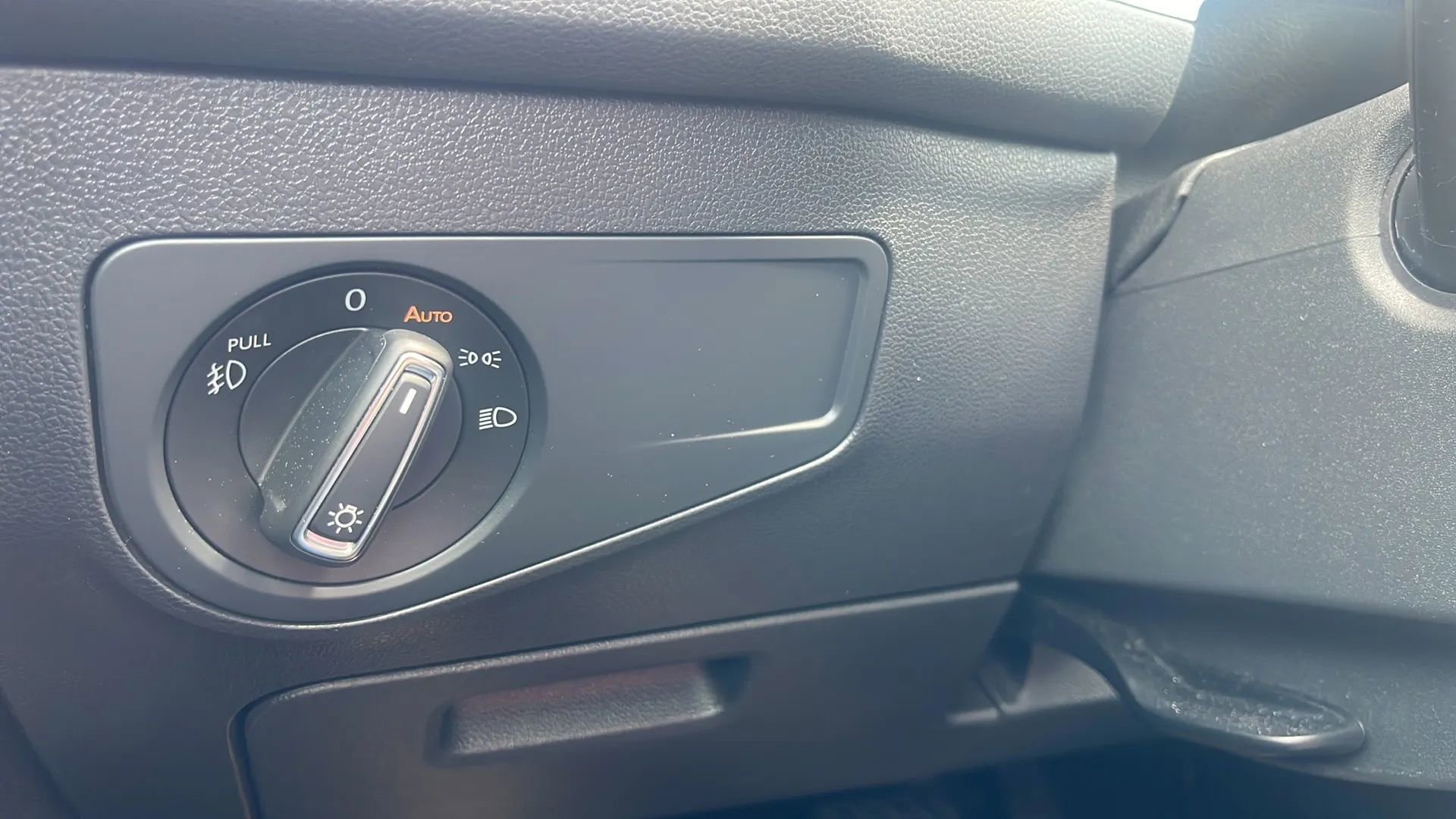 Used 2019 Volkswagen Tiguan SEL Premium image 15