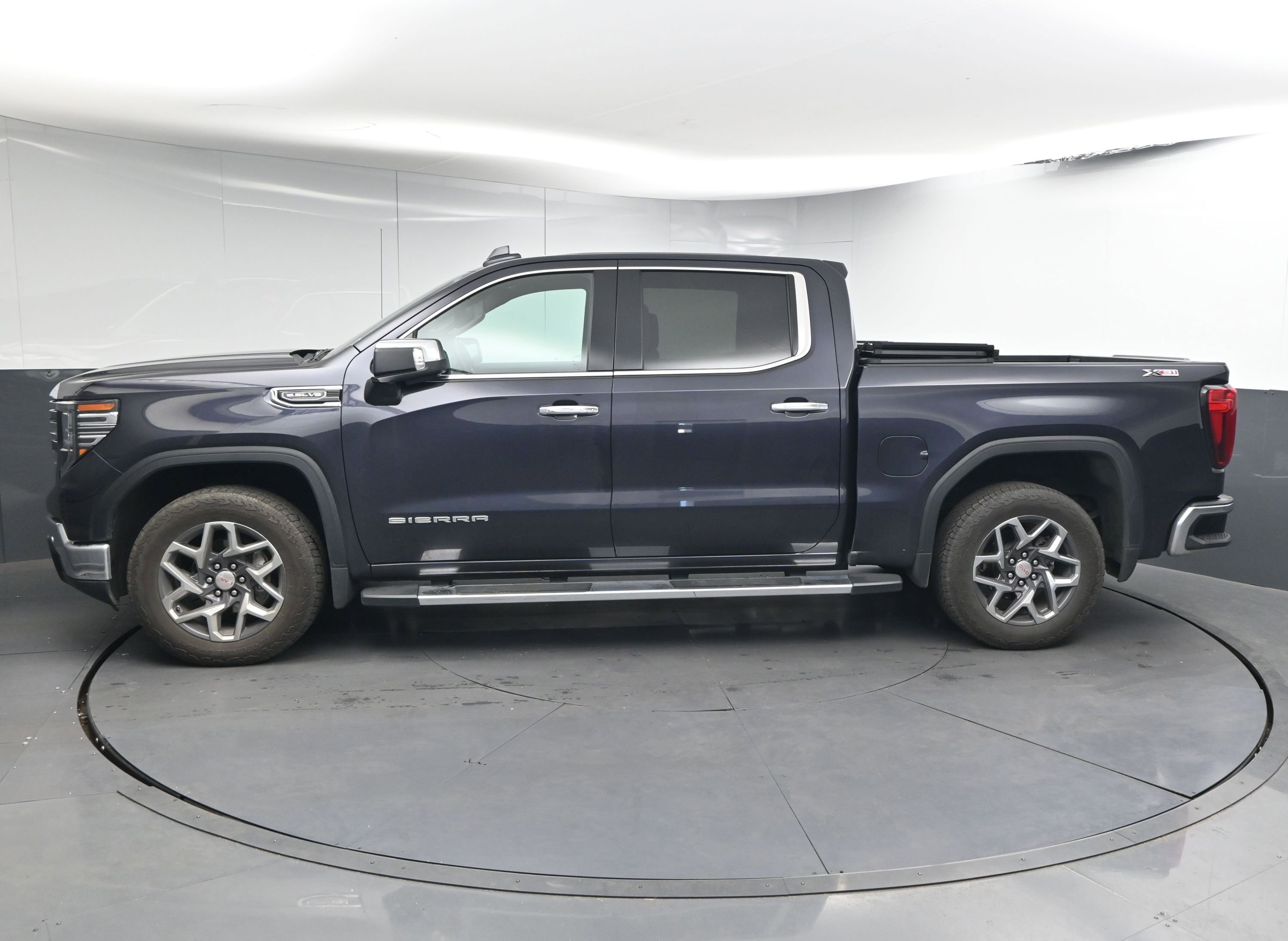 Used 2024 GMC Sierra 1500 SLT w/ SLT Premium Plus Package image 5