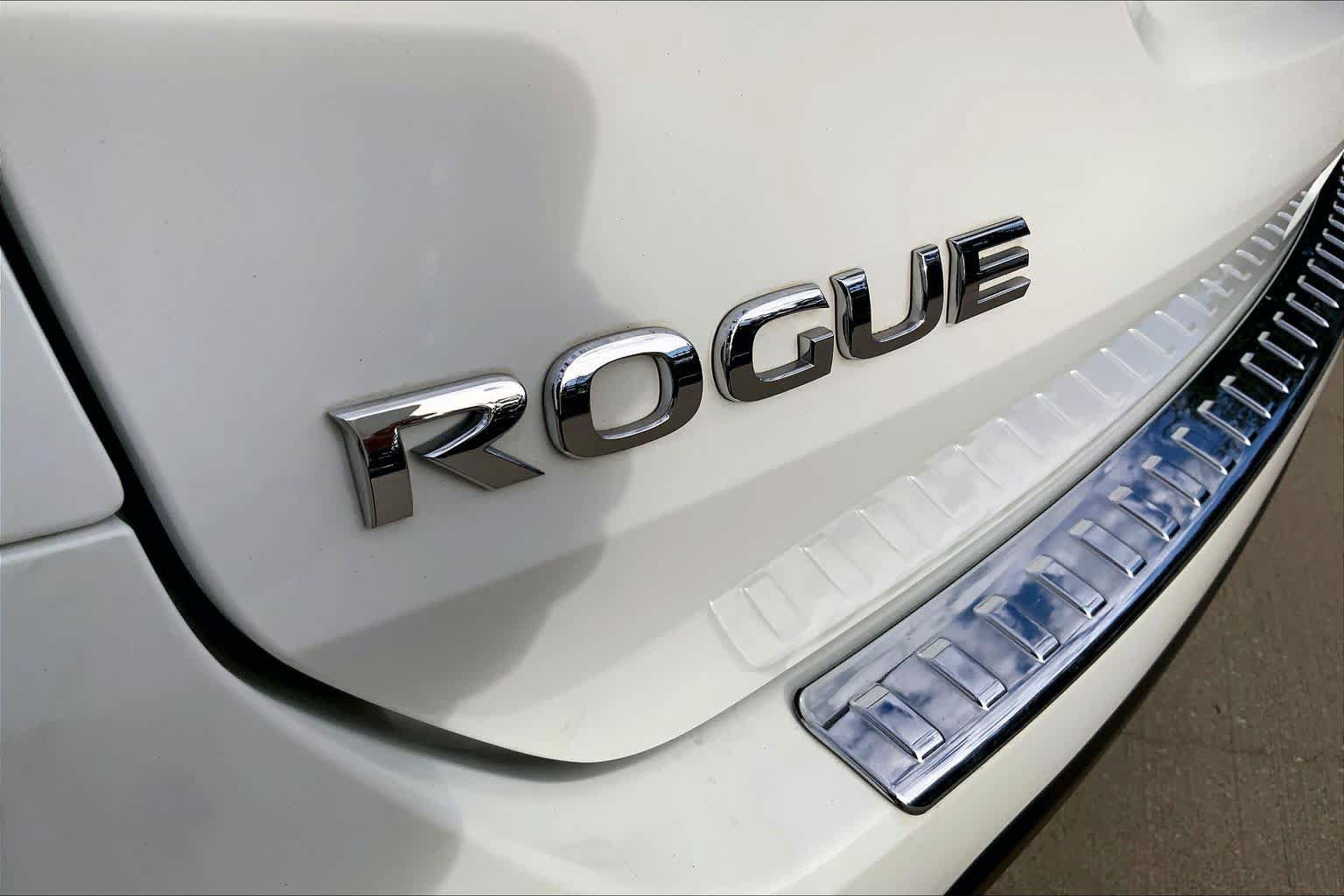 Used 2016 Nissan Rogue S w/ Appearance Package FWD image 31
