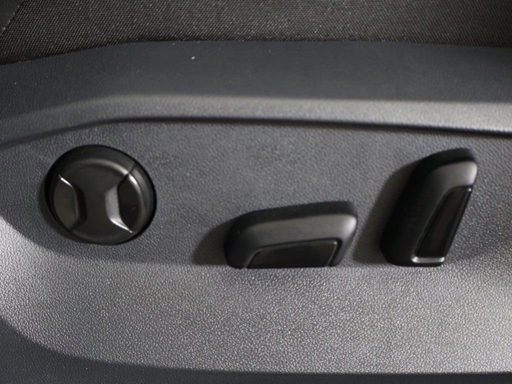 Used 2023 Volkswagen Tiguan SE image 32