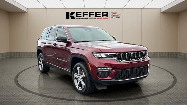 Used 2025 Jeep Grand Cherokee Limited AWD/4WD image 8