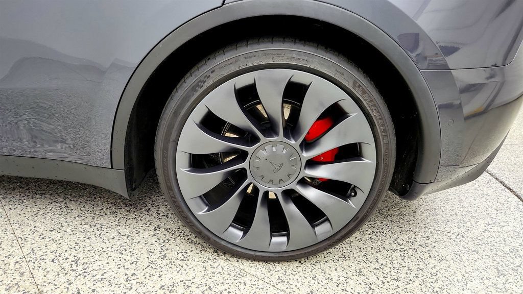 Used 2022 Tesla Model Y Performance AWD/4WD image 9