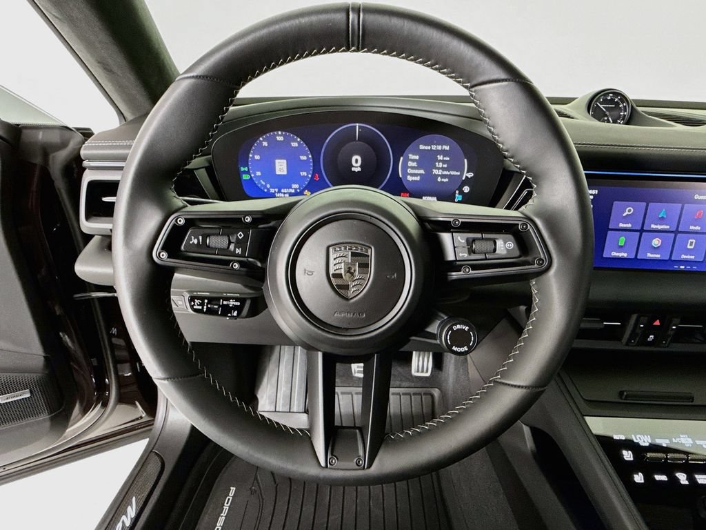 Certified 2025 Porsche Macan Turbo Electric AWD/4WD image 15