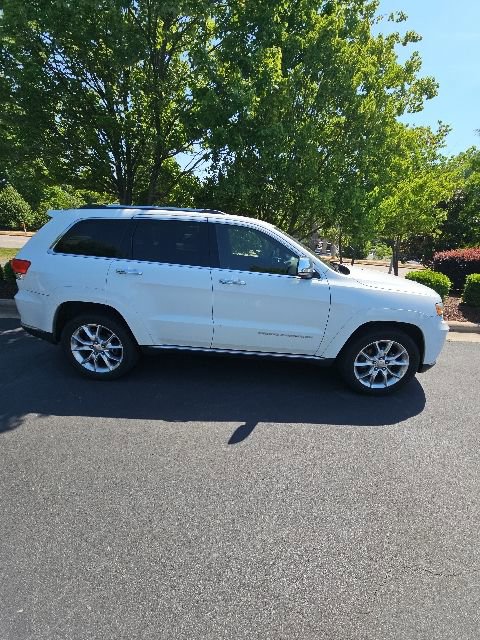 Used 2016 Jeep Grand Cherokee Summit AWD/4WD image 10