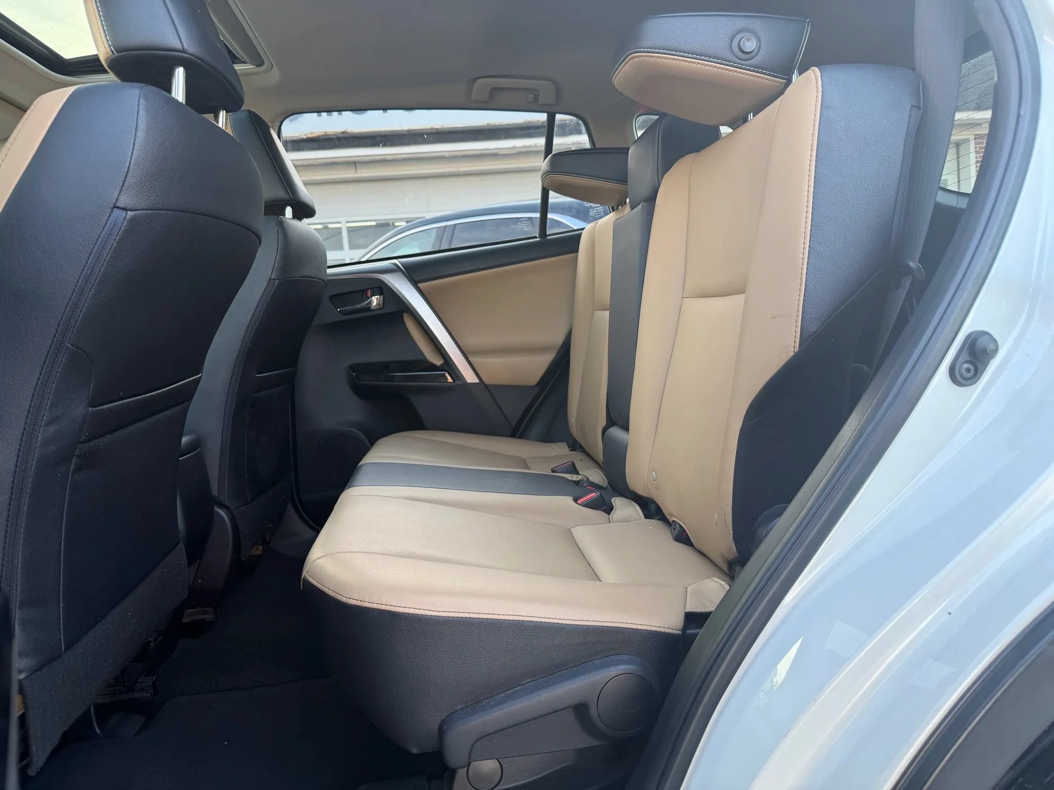 Used 2018 Toyota RAV4 Limited AWD/4WD image 11