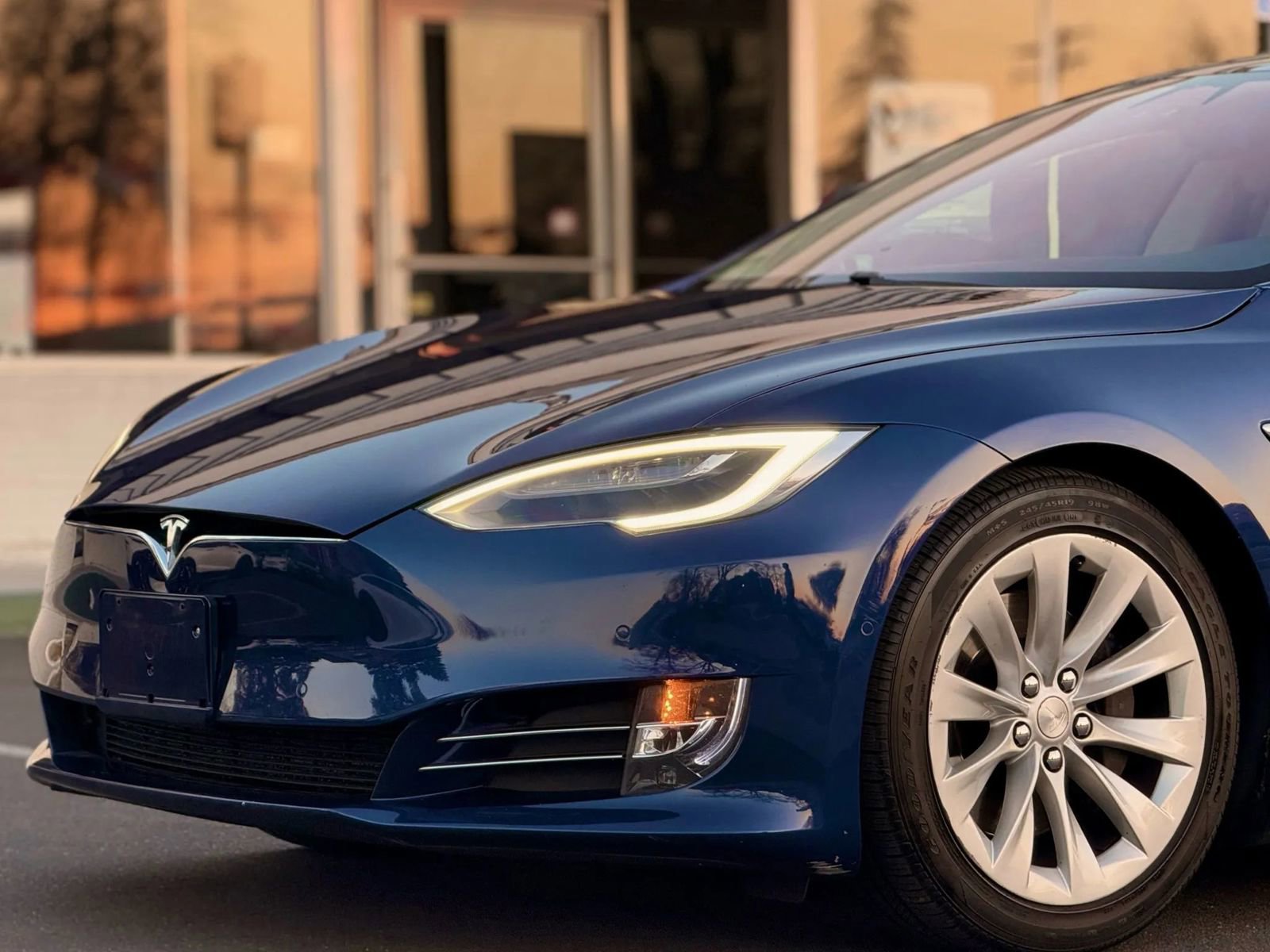 Used 2016 Tesla Model S 60D image 4