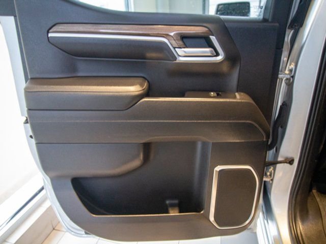 Used 2022 Chevrolet Silverado 1500 RST w/ Convenience Package II image 9