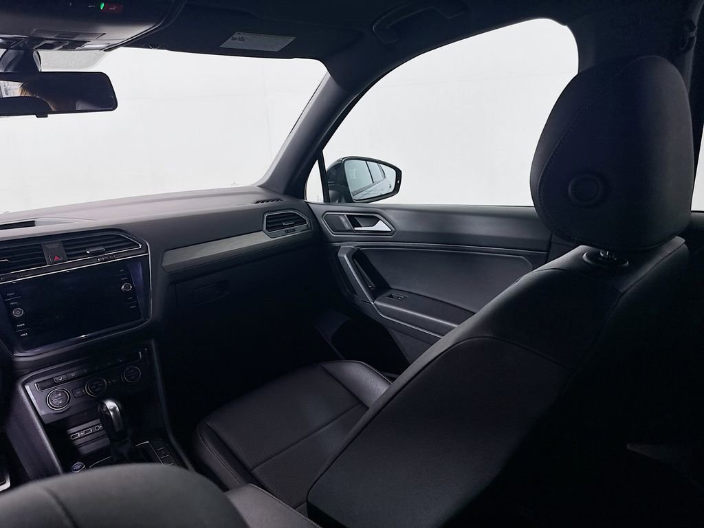 Used 2020 Volkswagen Tiguan SE R-Line image 19