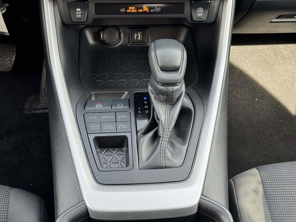 Used 2024 Toyota RAV4 LE image 6