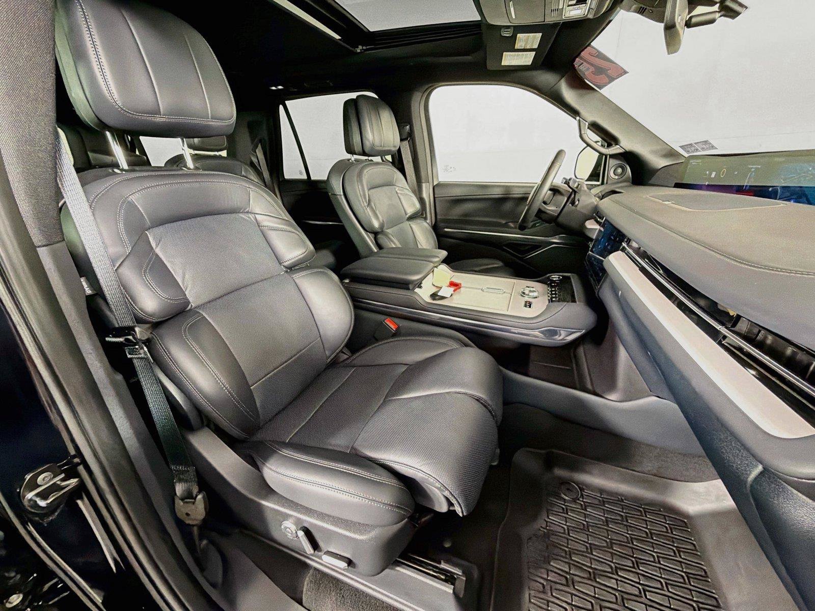 Used 2025 Lincoln Navigator L Reserve w/ Jet Appearance Package AWD/4WD image 31