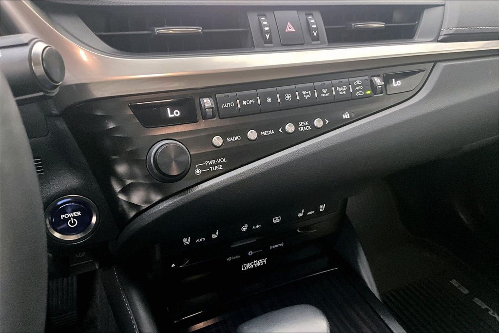 Used 2020 Lexus ES 300h Ultra Luxury w/ Accessory Package 2 FWD image 28
