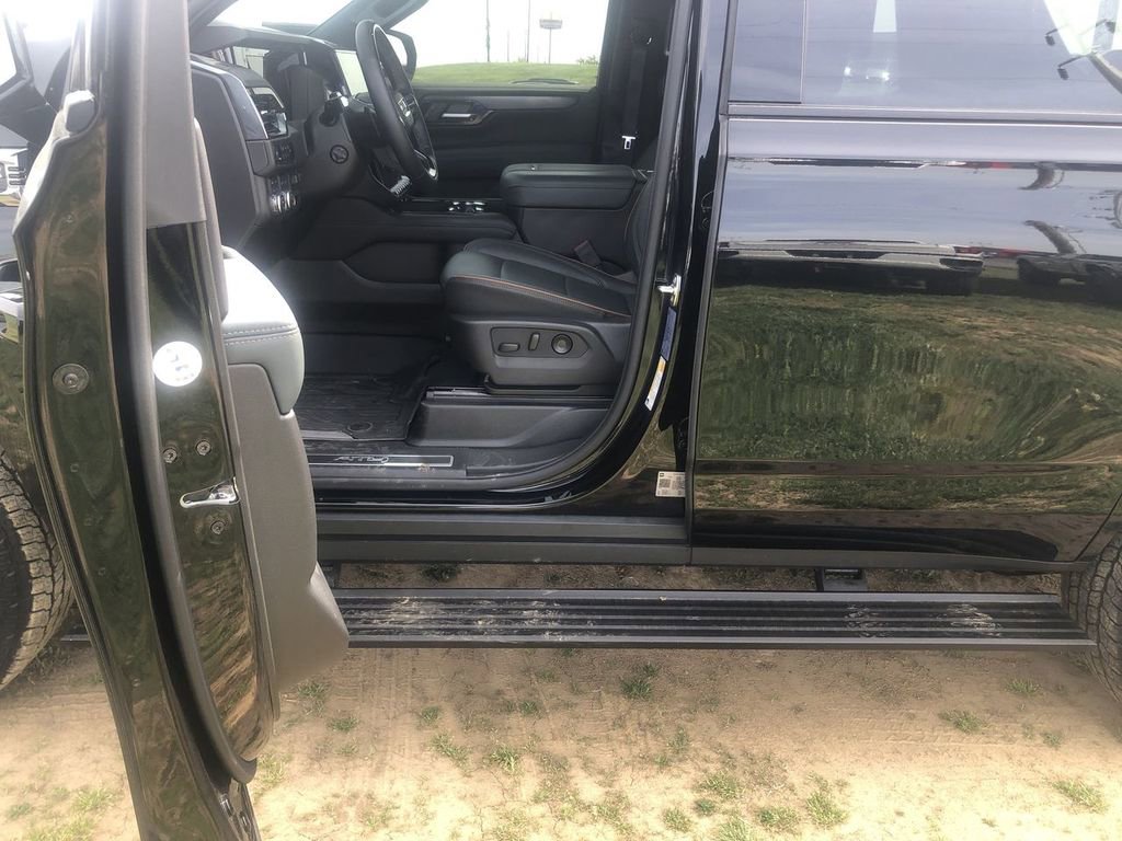 Used 2025 GMC Yukon AT4 w/ AT4 Premium Plus Package AWD/4WD image 36