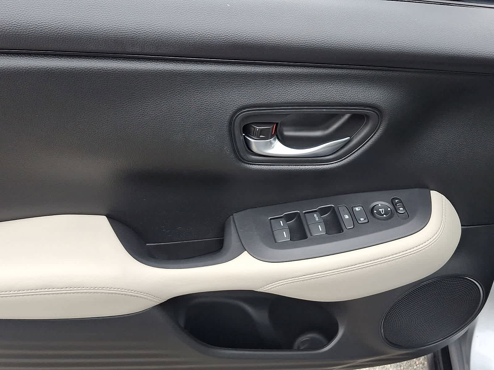 Used 2025 Honda HR-V LX image 10