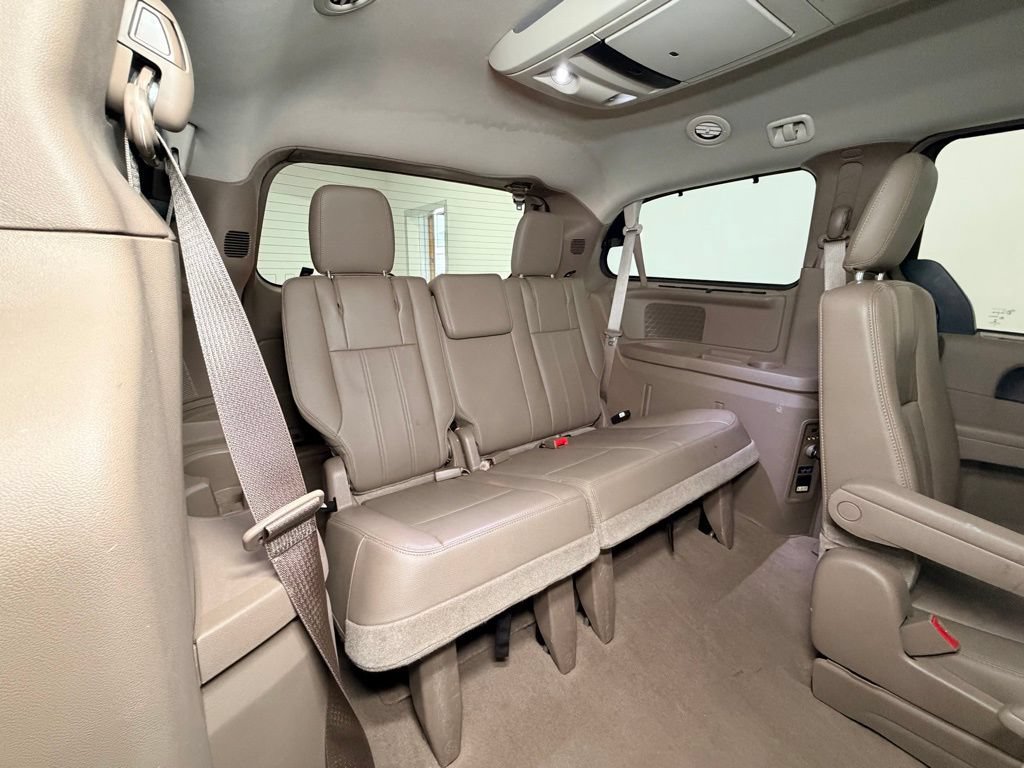 Used 2014 Chrysler Town & Country Touring-L w/ Driver Convenience Group FWD image 10