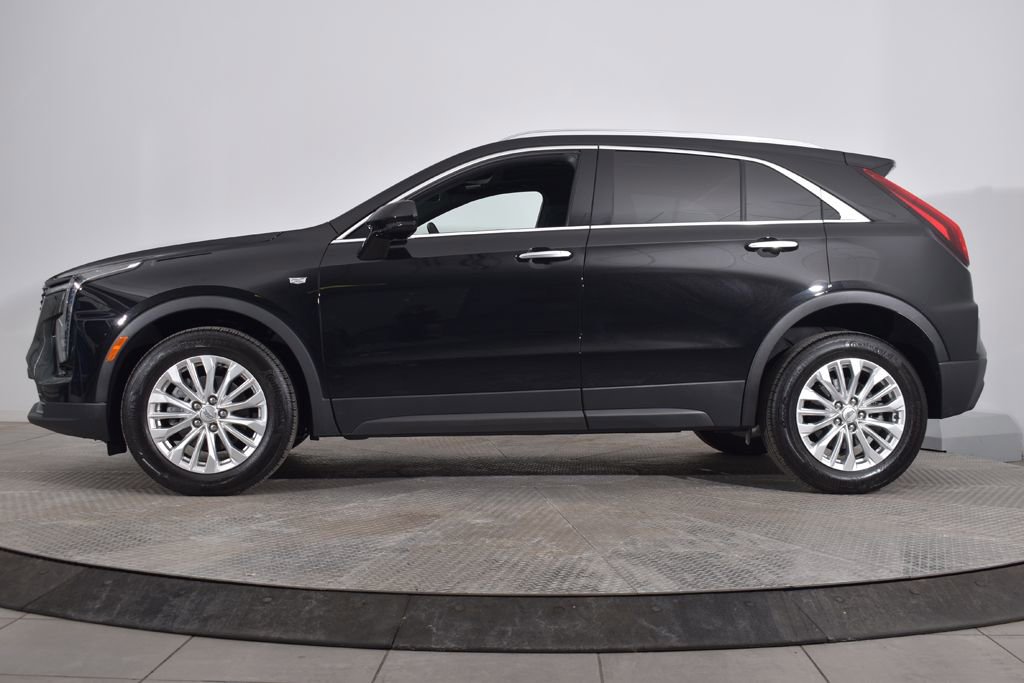 Used 2024 Cadillac XT4 Luxury w/ Cold Weather Package image 2