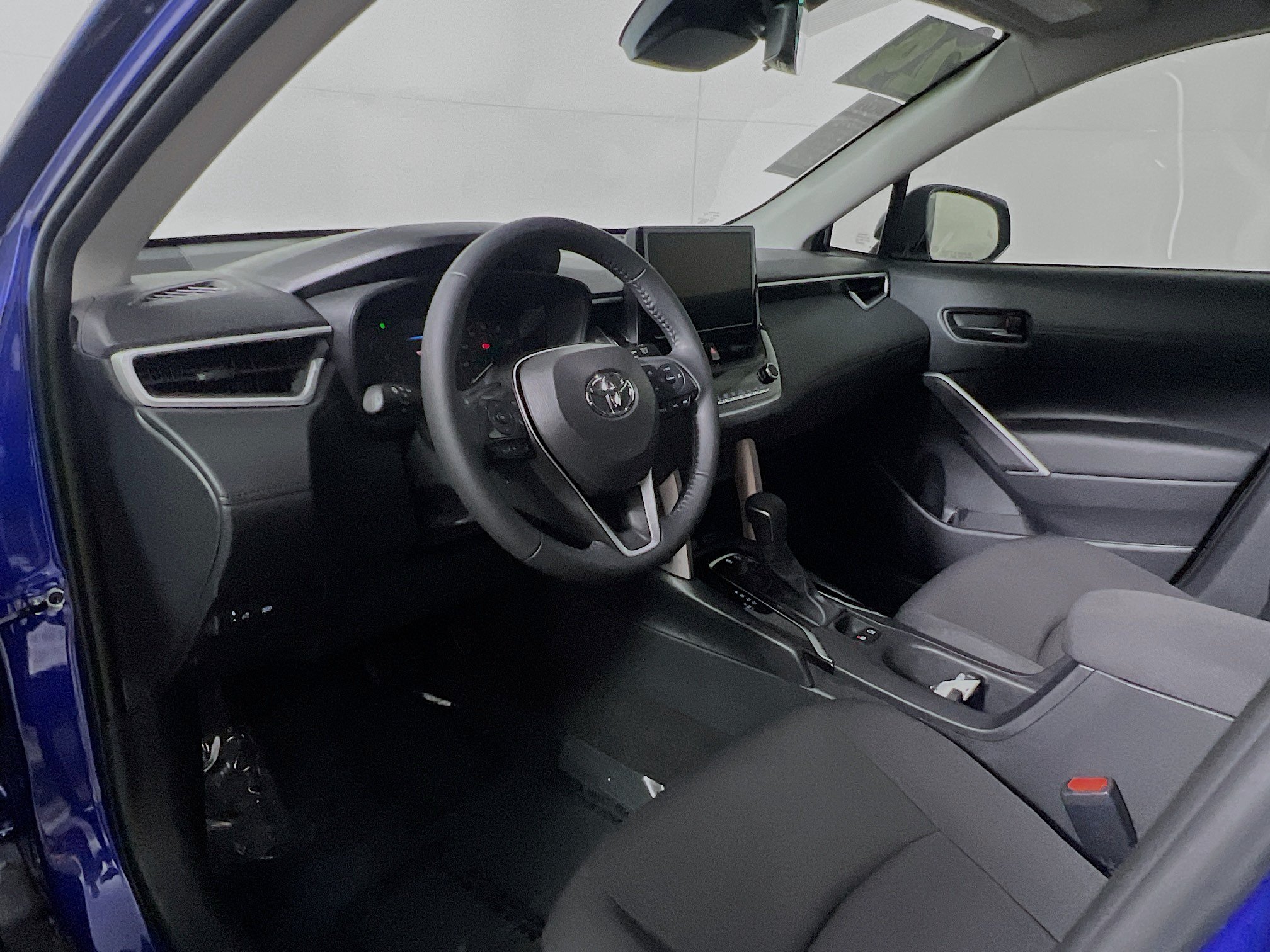 Used 2024 Toyota Corolla Cross LE FWD image 30