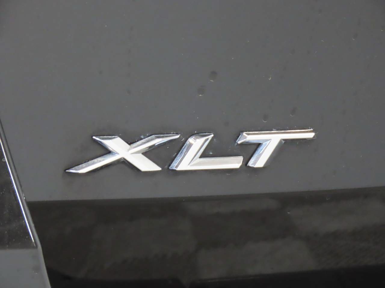 Used 2023 Ford Explorer XLT w/ Equipment Group 202A RWD image 6