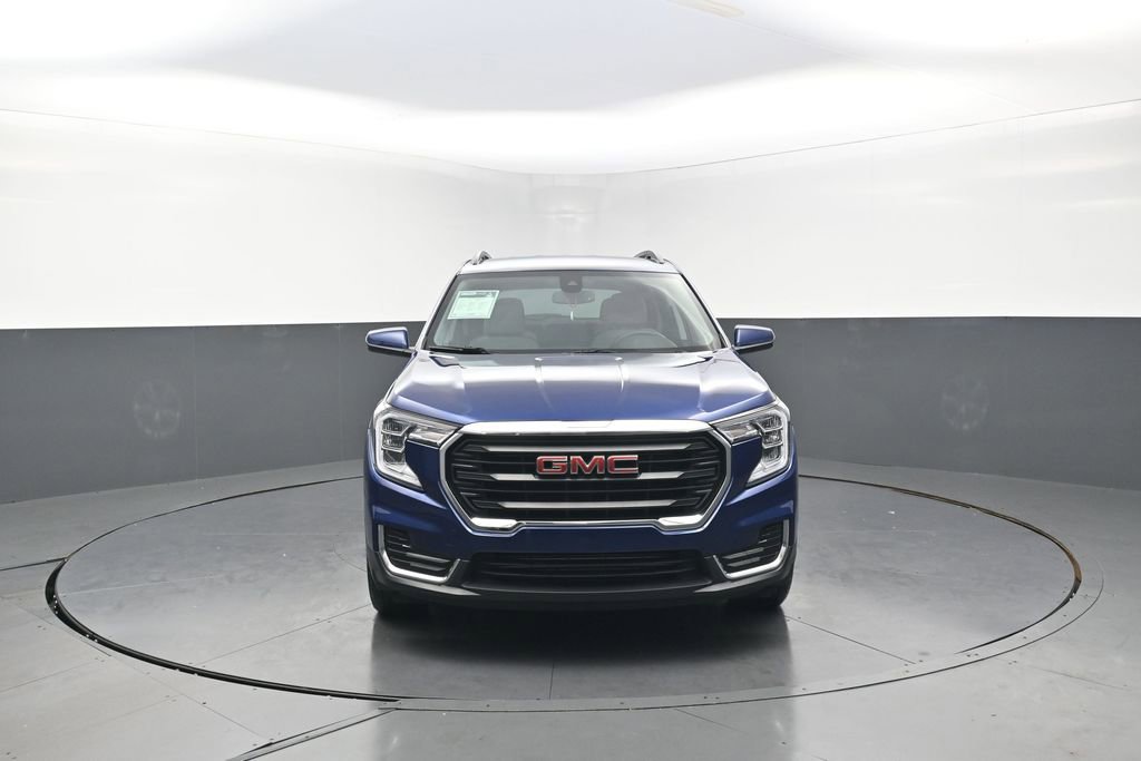 Used 2023 GMC Terrain SLE w/ Driver Convenience Package FWD image 4