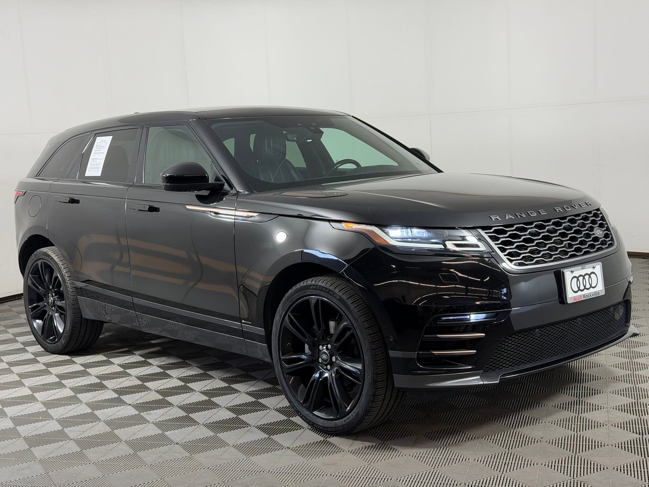 Used 2018 Land Rover Range Rover Velar R-Dynamic HSE AWD/4WD image 7