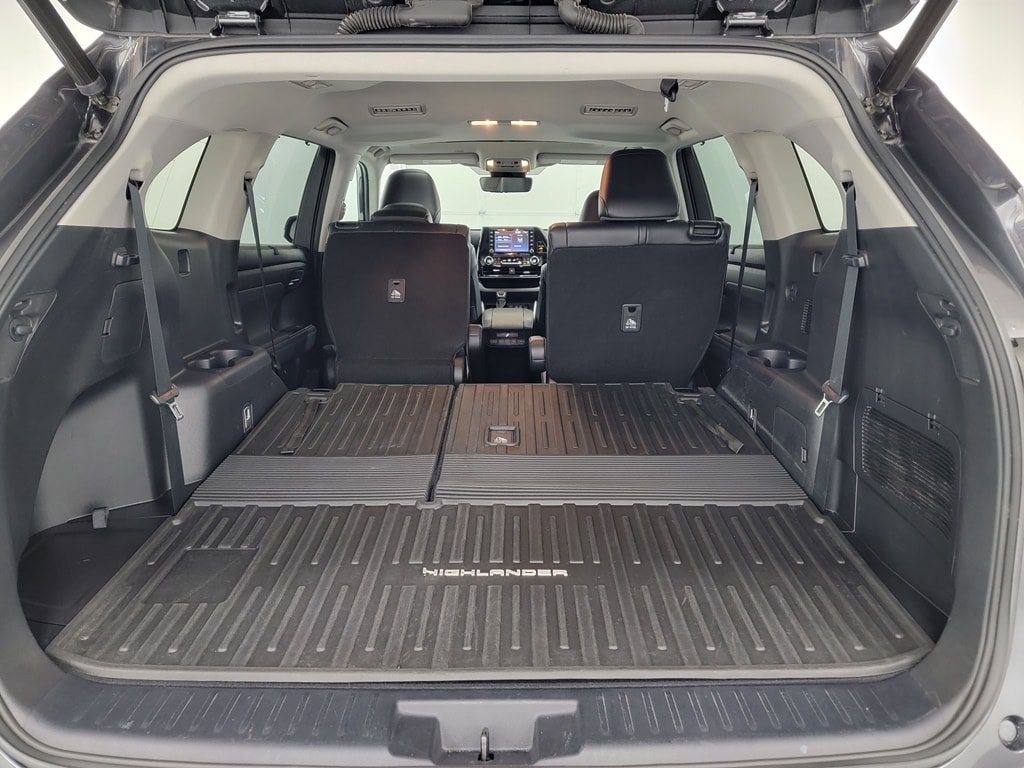Used 2022 Toyota Highlander XLE AWD/4WD image 30