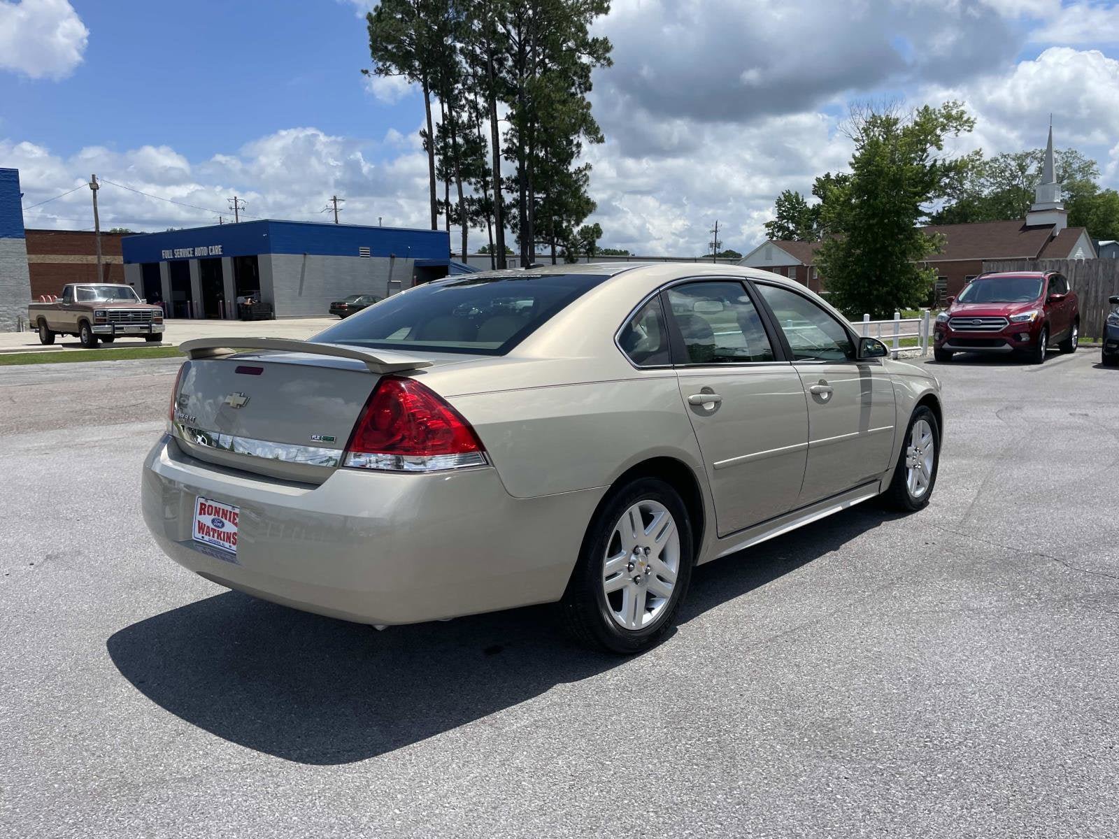 Used 2011 Chevrolet Impala LT w/ Luxury Edition Package FWD image 4