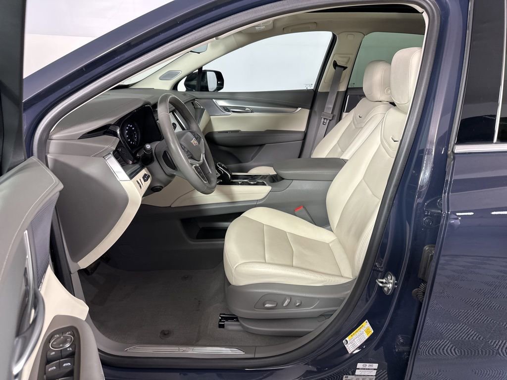 Used 2024 Cadillac XT5 Premium Luxury w/ Technology Package image 7
