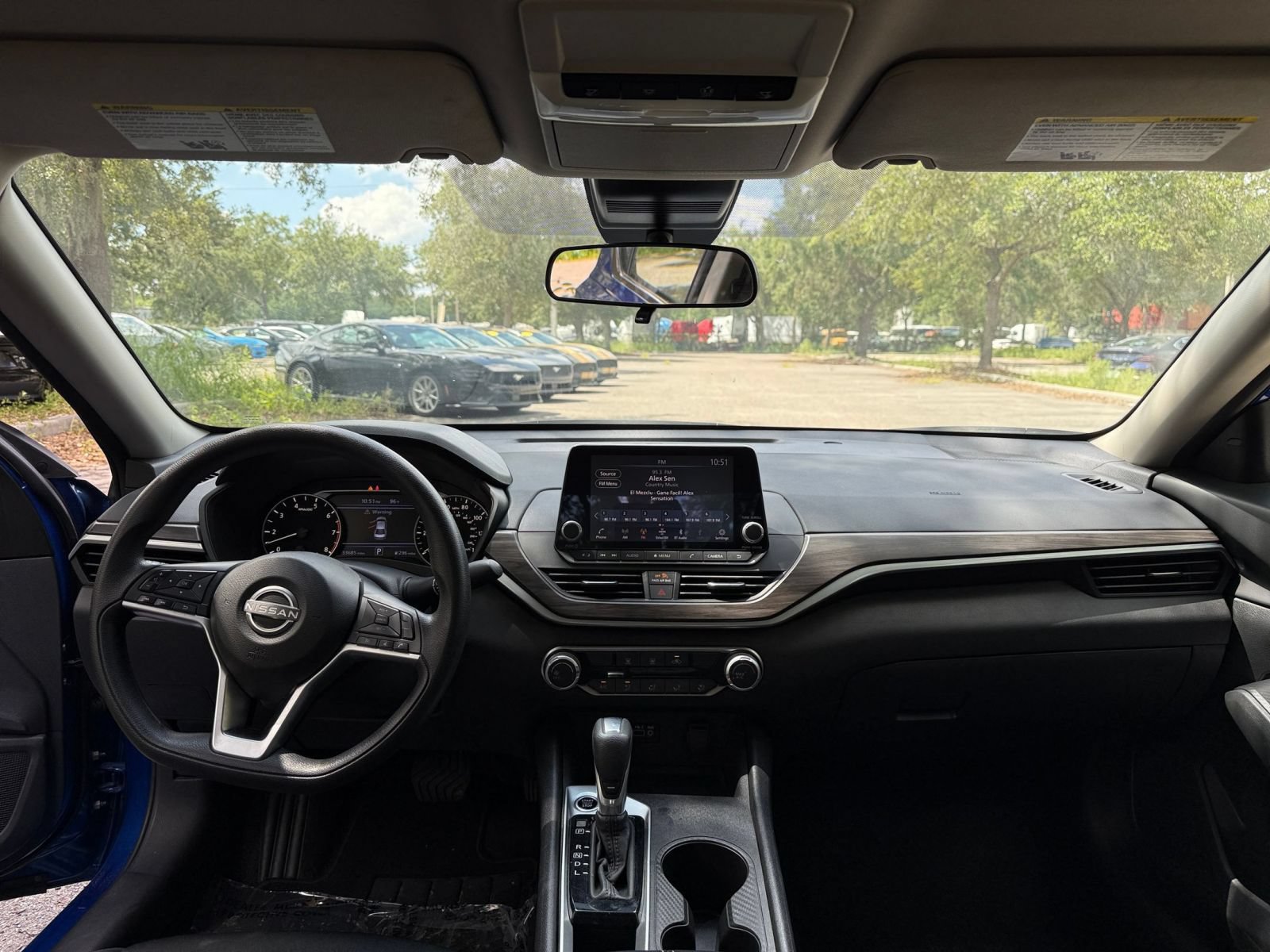 Used 2025 Nissan Altima 2.5 SV FWD image 25