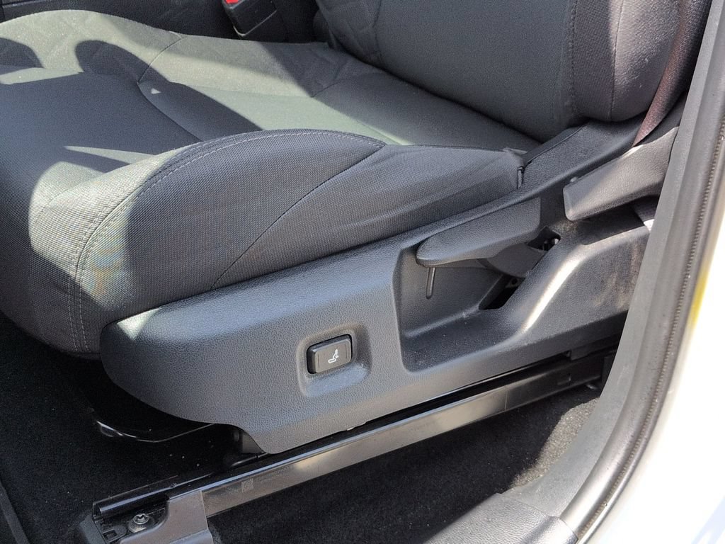 Used 2025 Toyota Tacoma SR5 AWD/4WD image 12
