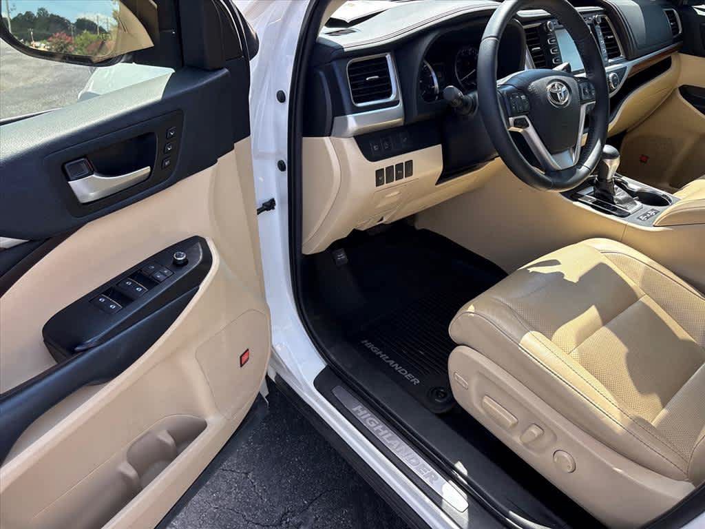 Used 2019 Toyota Highlander Limited AWD/4WD image 19