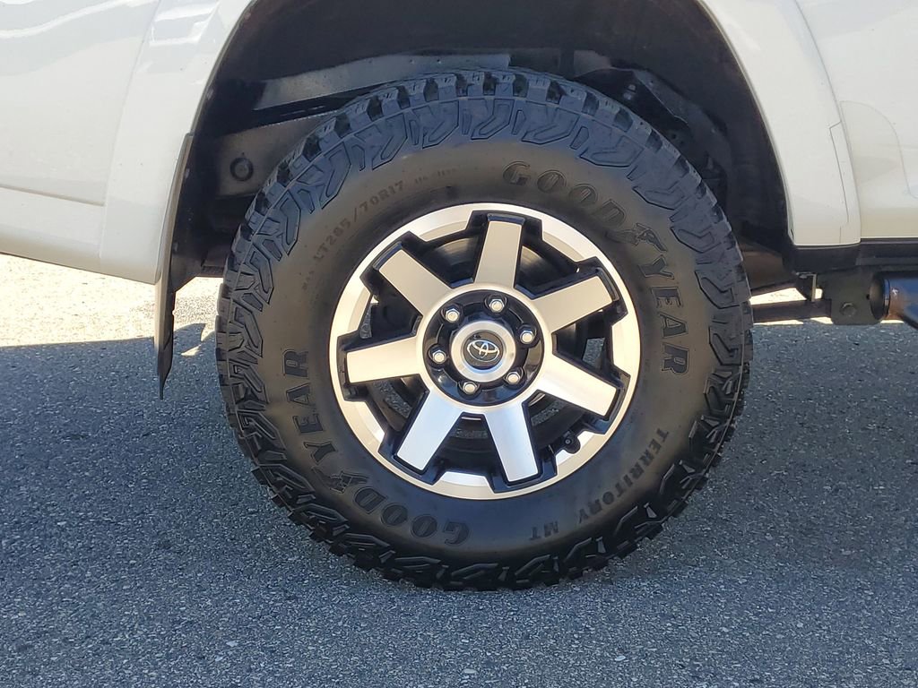 Used 2021 Toyota 4Runner TRD Off-Road Premium w/ Moonroof Package AWD/4WD image 5