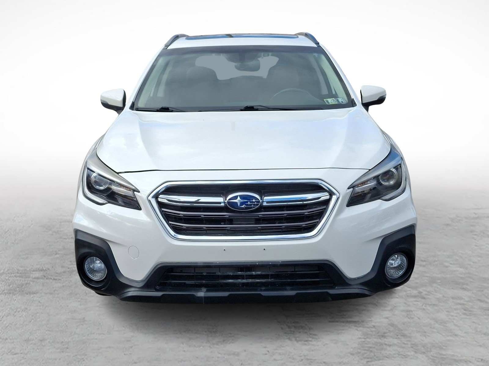 Used 2018 Subaru Outback 3.6R Touring image 2