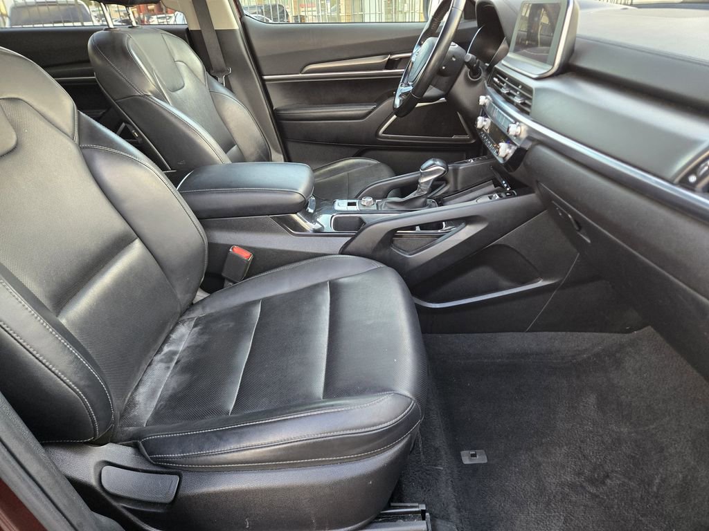 Used 2022 Kia Telluride S image 16