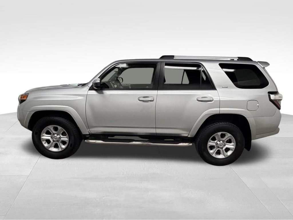 Used 2020 Toyota 4Runner SR5 AWD/4WD image 5