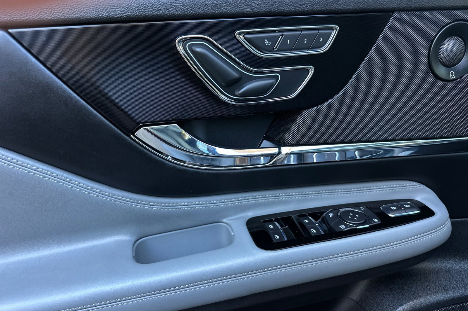 Used 2020 Lincoln Corsair Reserve image 10