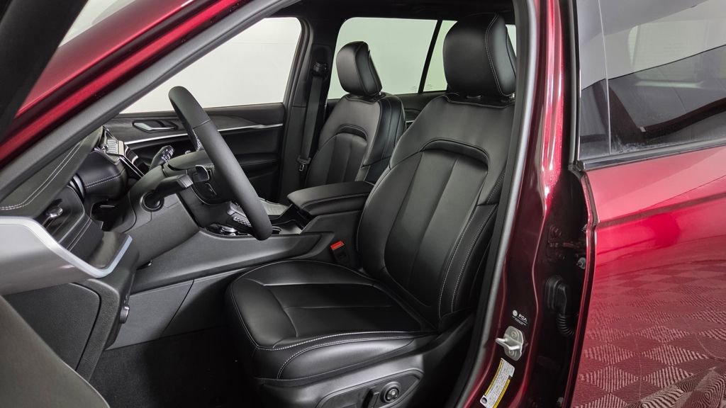 New 2025 Jeep Grand Cherokee Limited w/ Trailer Tow Package image 15