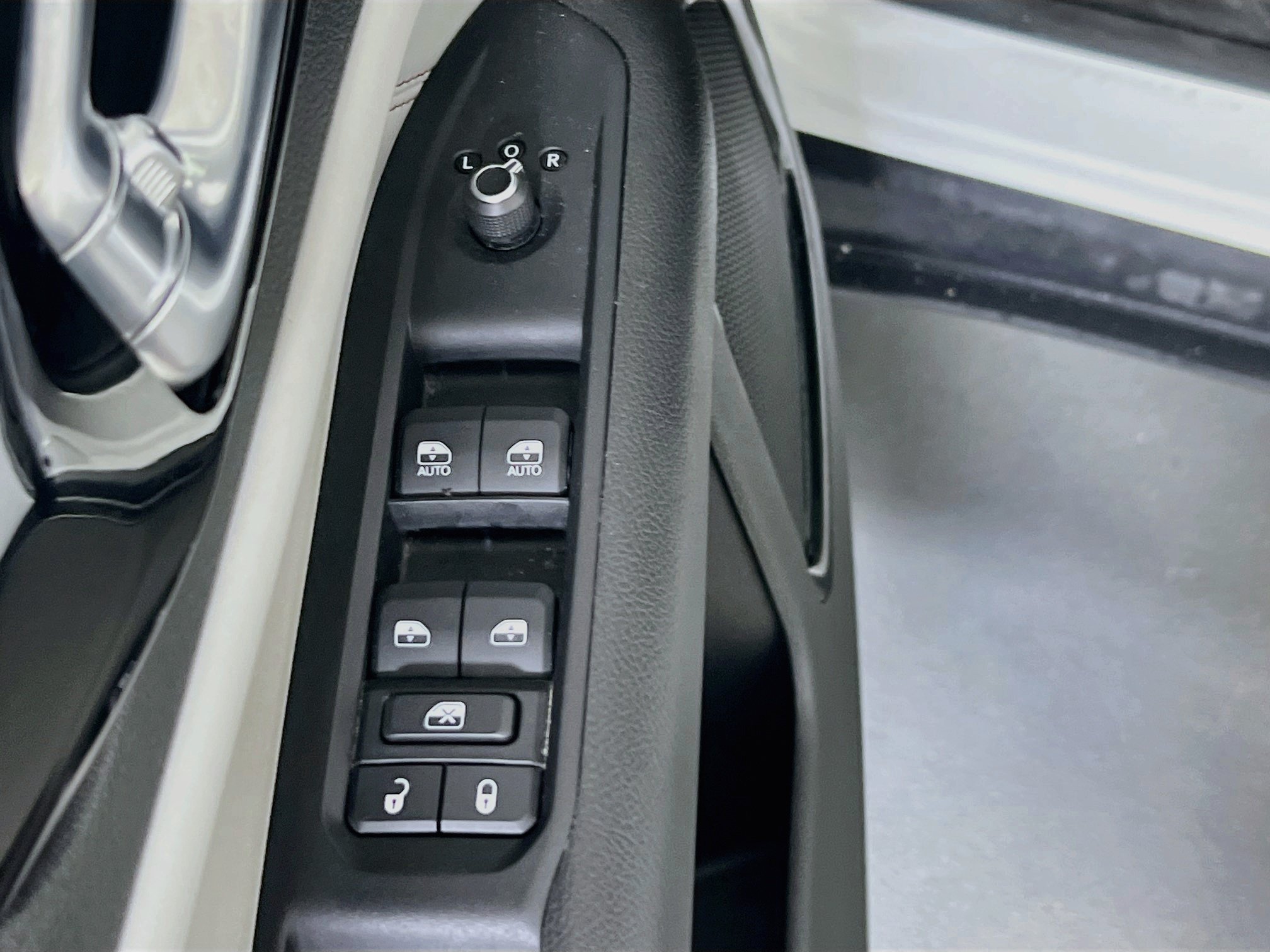 Used 2022 Jeep Compass Limited AWD/4WD image 17