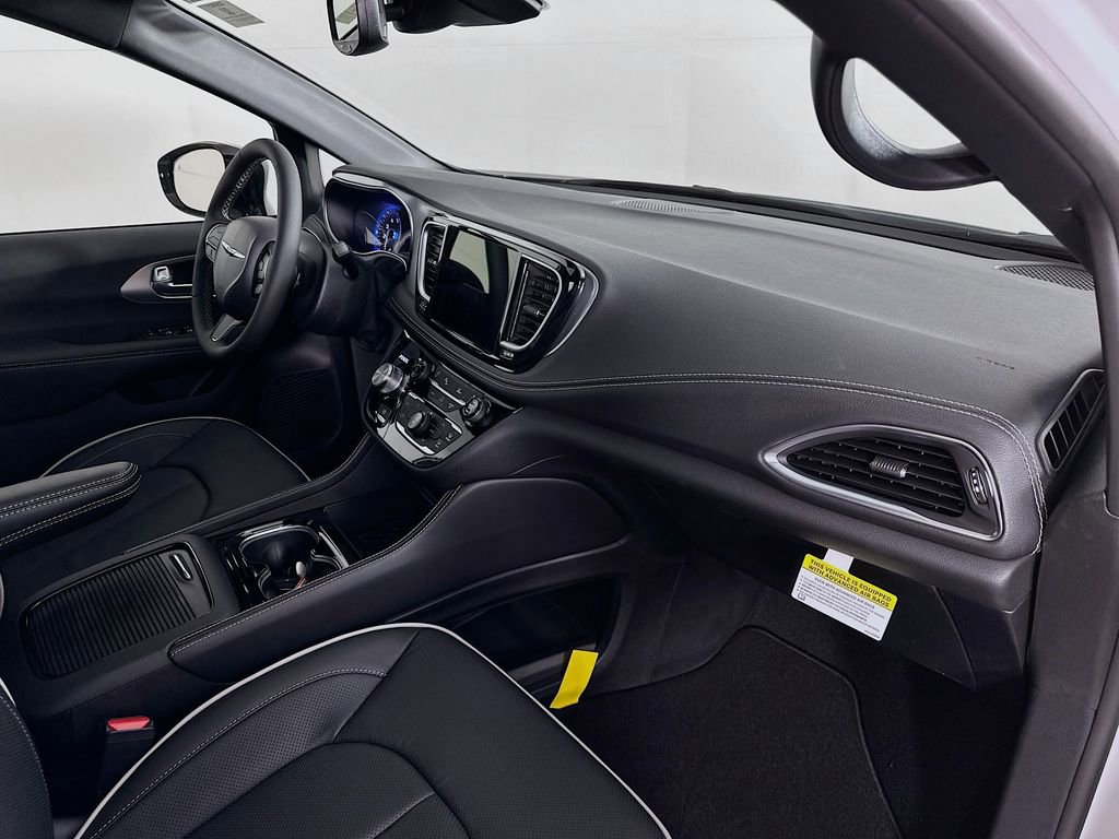 New 2026 Chrysler Pacifica Limited w/ S Appearance Package image 36