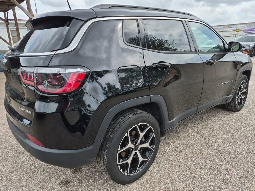 Used 2025 Jeep Compass Limited image 4