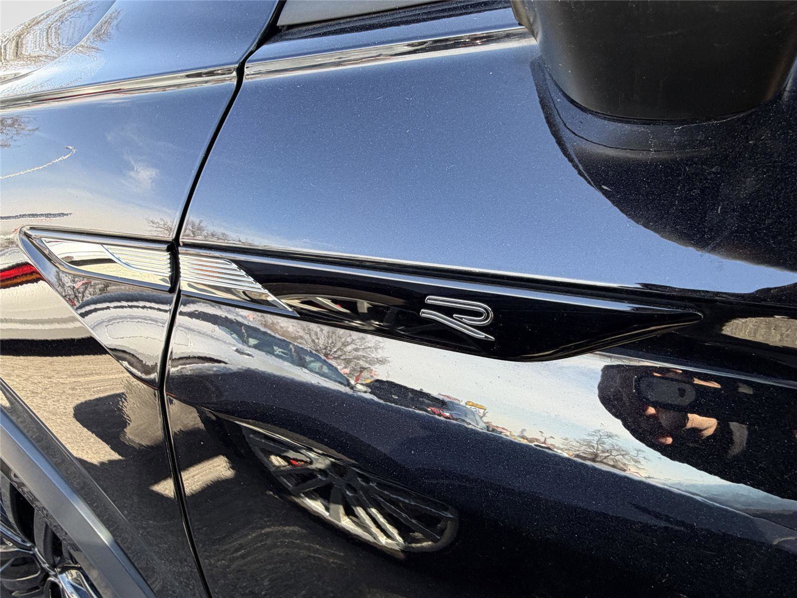 Used 2022 Volkswagen Tiguan SE R-Line image 7