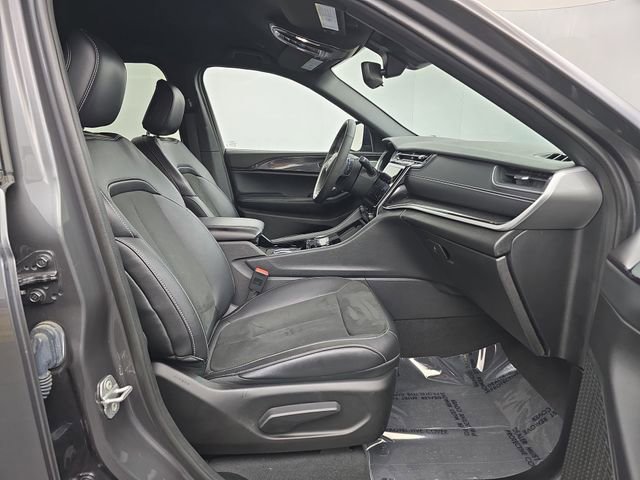 Used 2023 Jeep Grand Cherokee Altitude AWD/4WD image 43