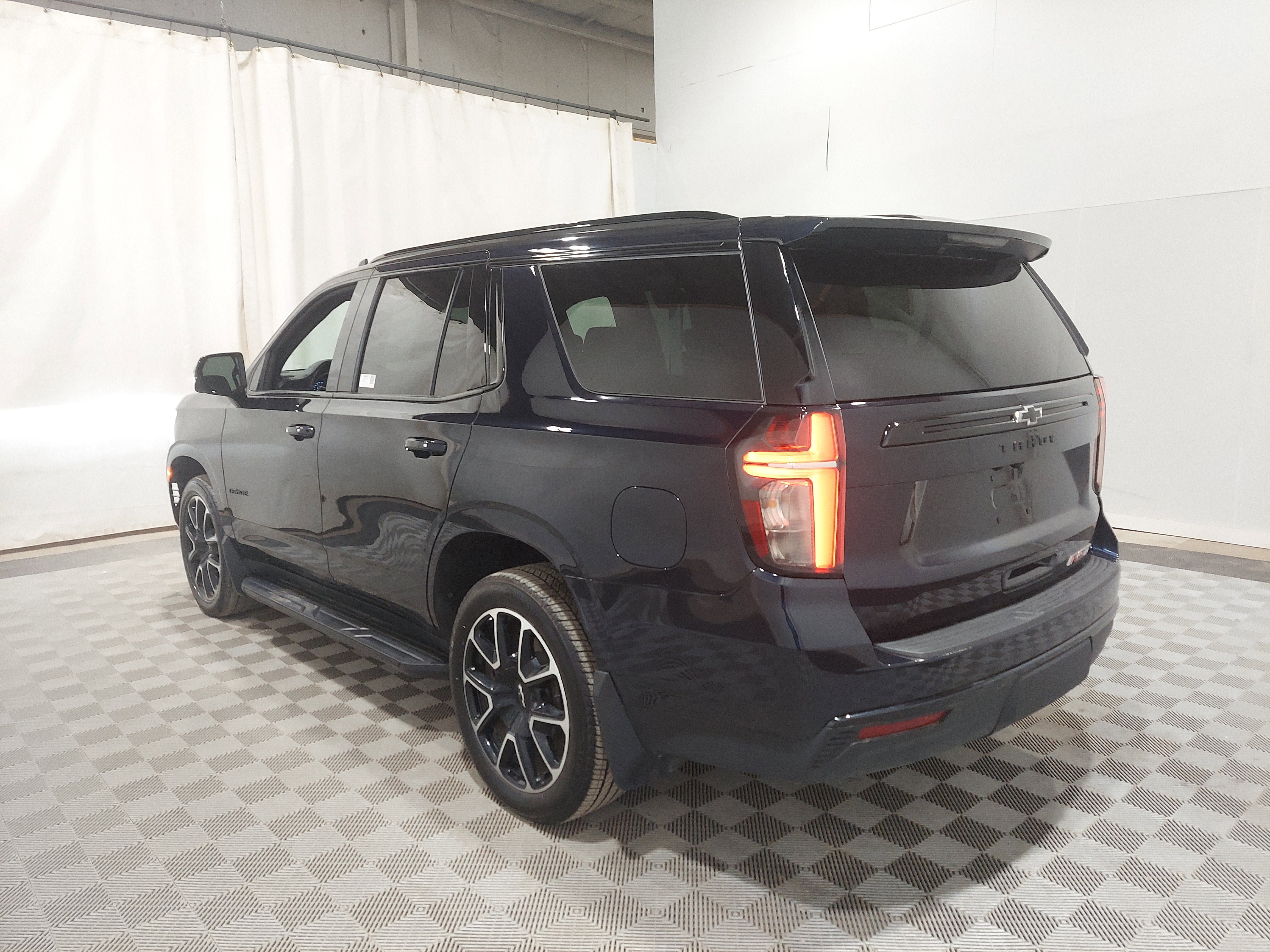 Used 2023 Chevrolet Tahoe RST w/ Luxury Package AWD/4WD image 2