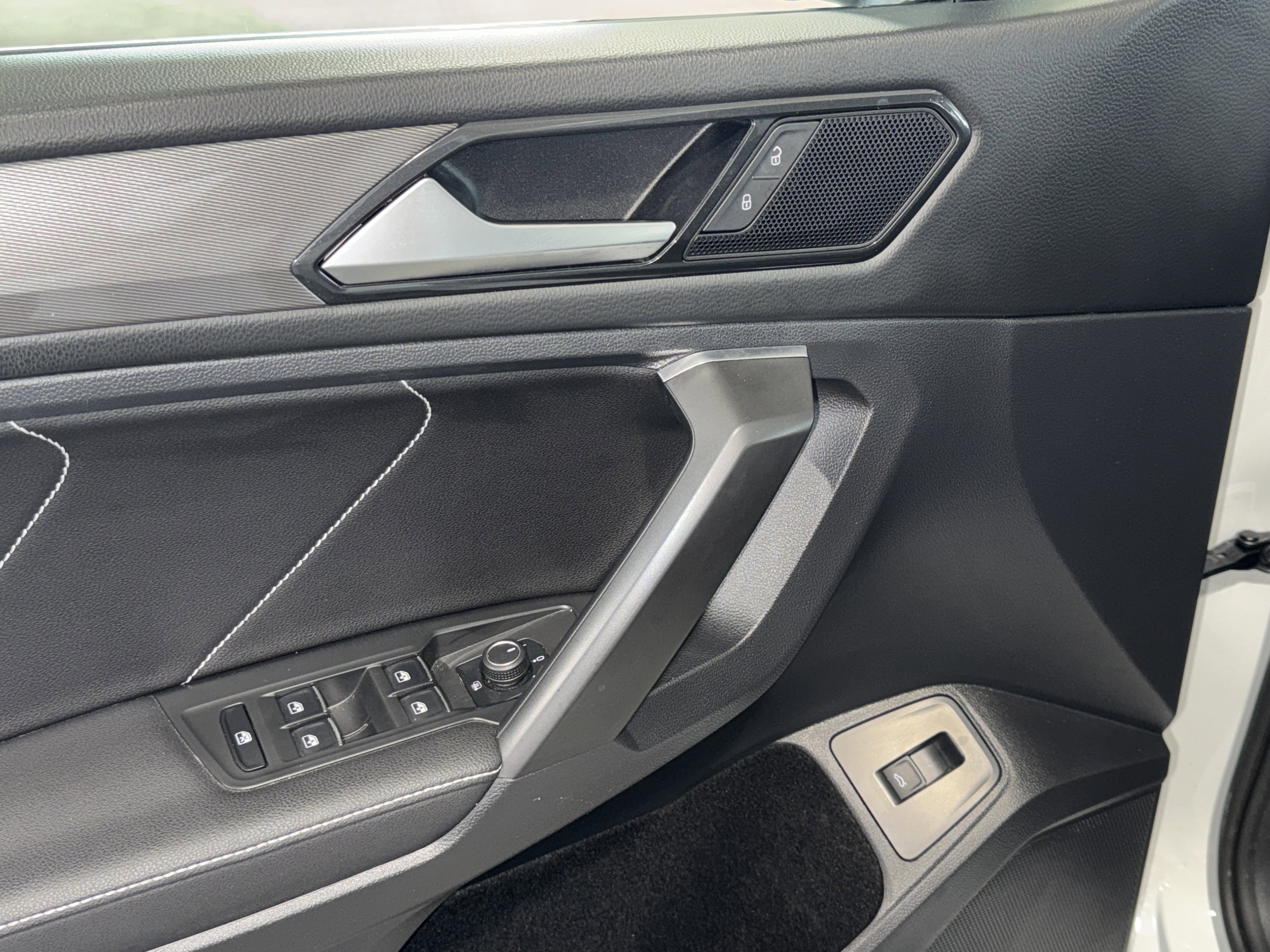 Used 2022 Volkswagen Tiguan SE image 18