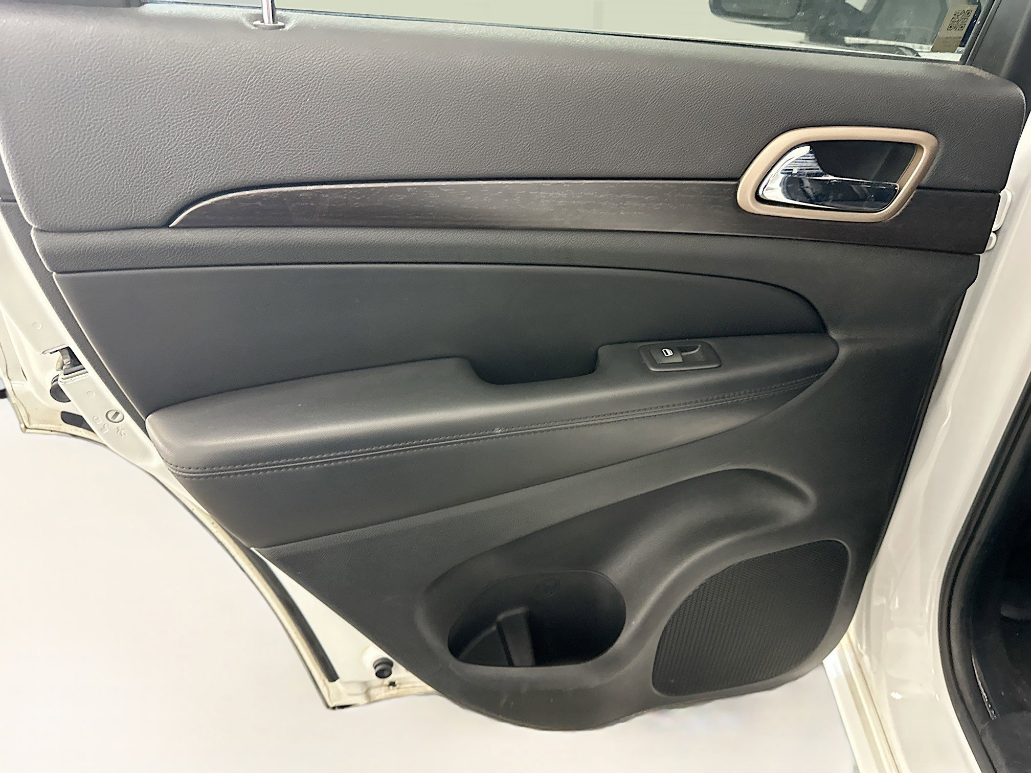 Used 2015 Jeep Grand Cherokee Altitude image 26