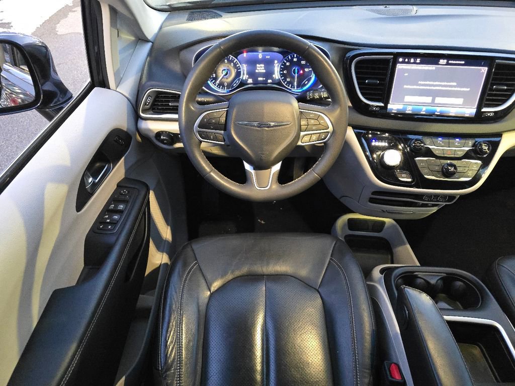 Used 2022 Chrysler Pacifica Touring-L image 24