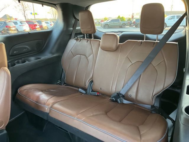 Used 2018 Chrysler Pacifica Limited w/ Tire & Wheel Group image 14