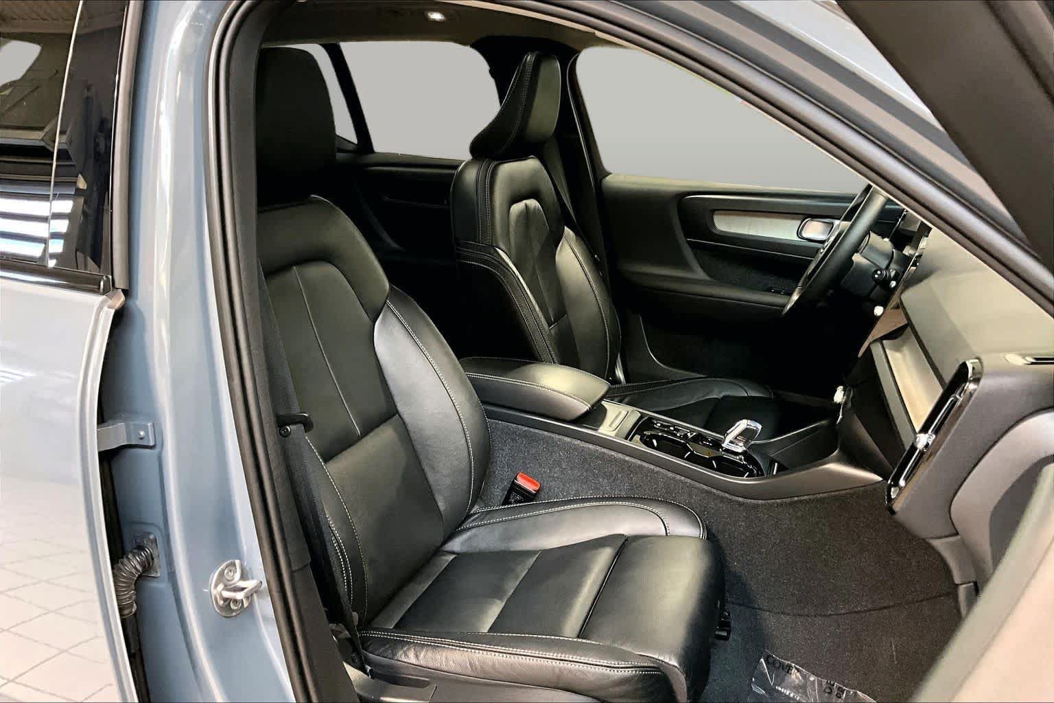 Certified 2023 Volvo XC40 B5 Ultimate w/ Climate Package AWD/4WD image 8