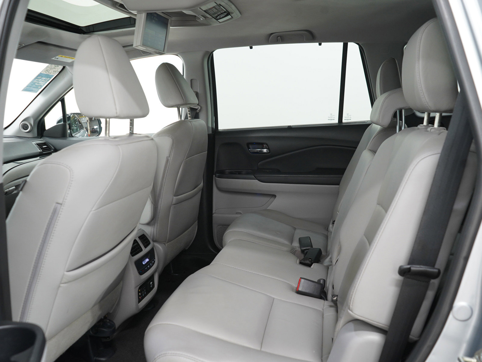 Used 2017 Honda Pilot Touring image 17