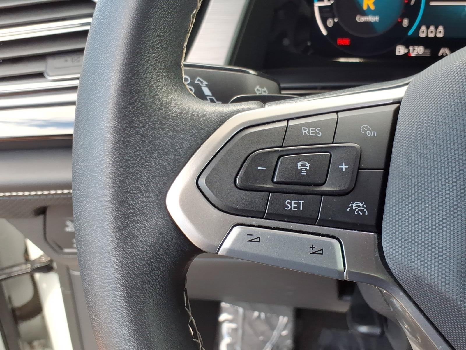 Certified 2024 Volkswagen Atlas Cross Sport SE w/ Panoramic Sunroof Package FWD image 30